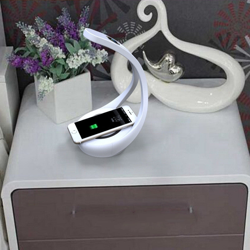 Lámpara LED escritorio color blanco con carga inalámbrica Qi y puerto USB-C
